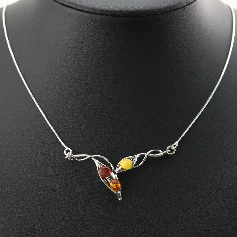 Sterling silver necklace with natural Baltic amber - Picture 4 of 13